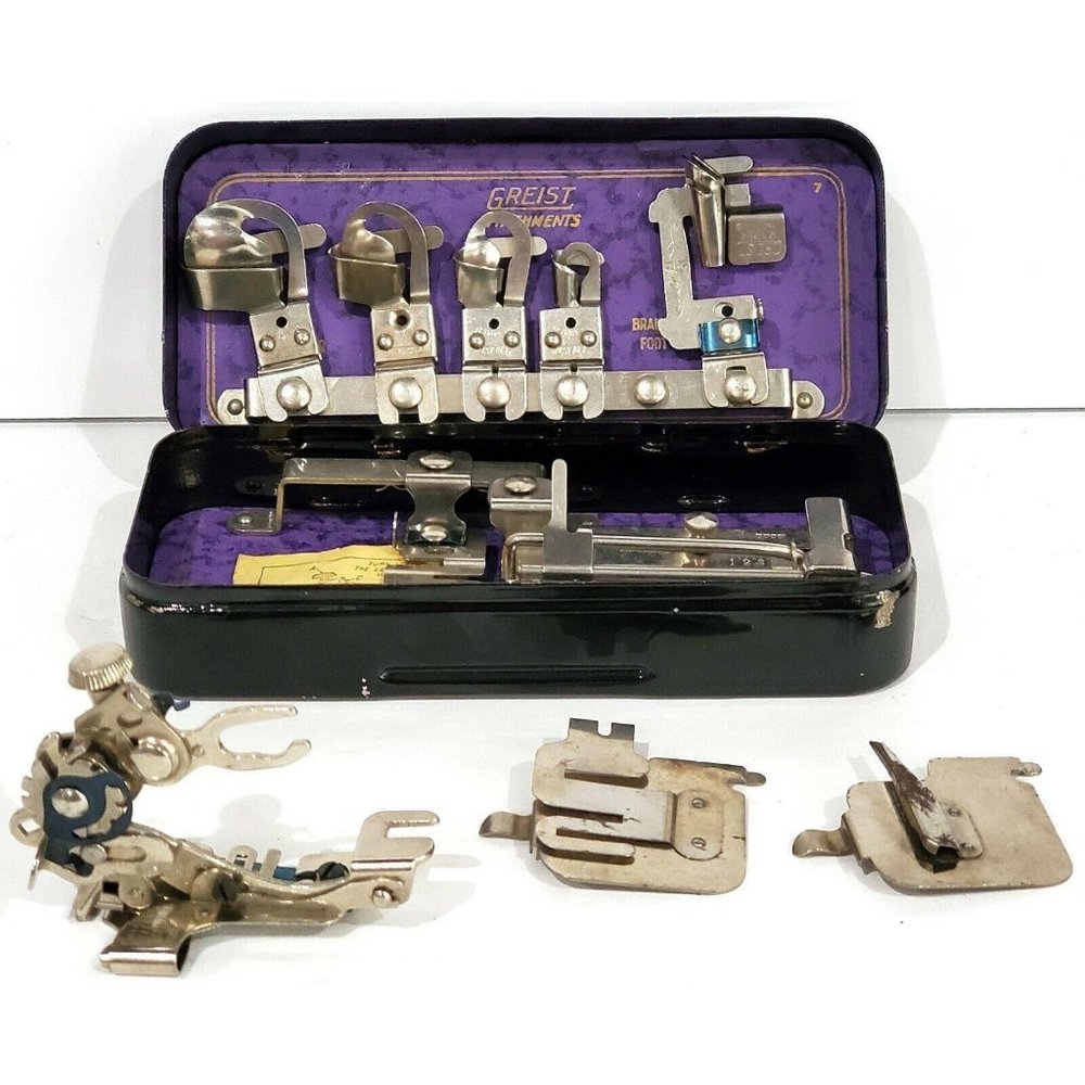 ROTARY Sewing Machine TOP MOUNT ATTACHMENTS FEET Foot in black metal box VINTAGE